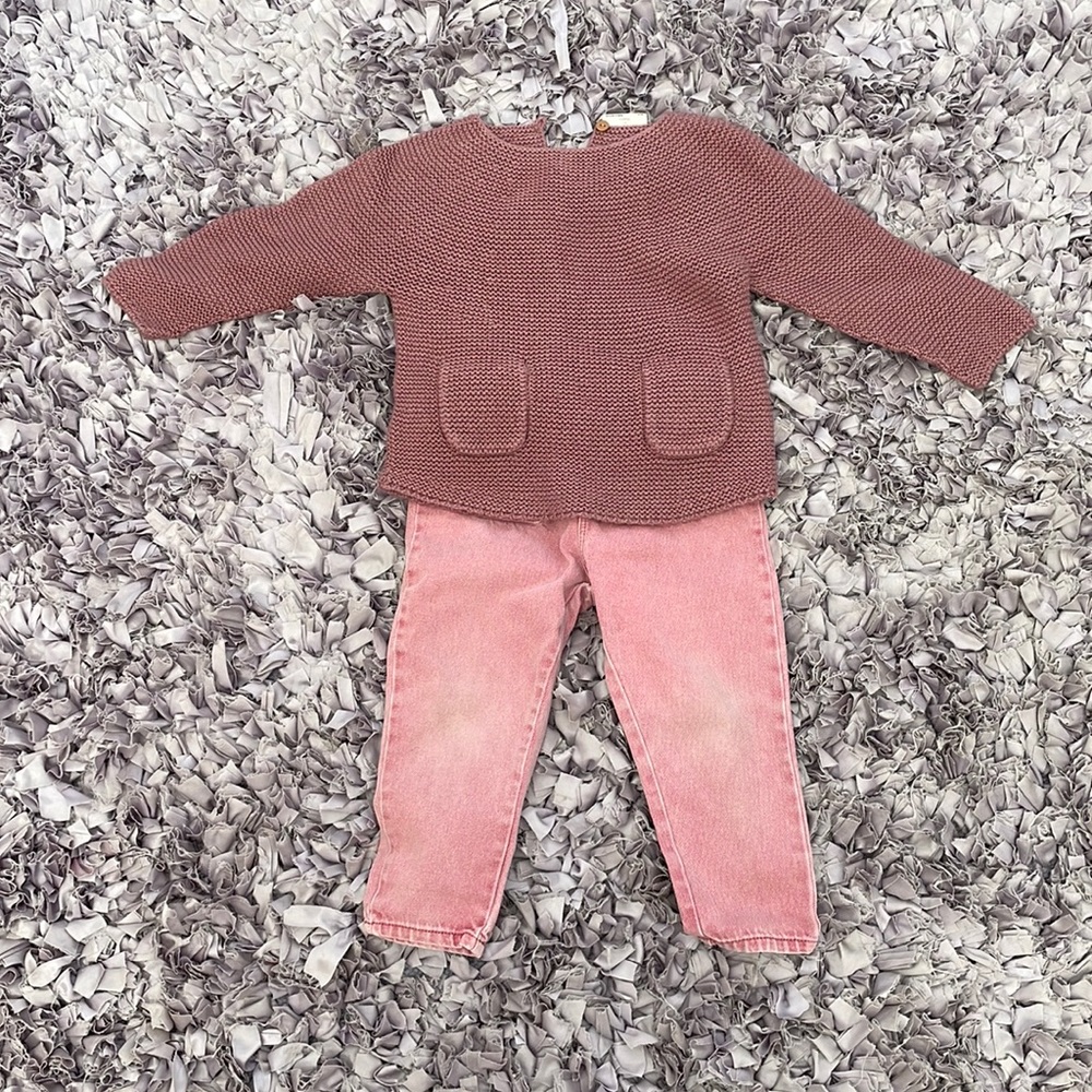 Zara jeans and sweater. Perfect outfit for this fall